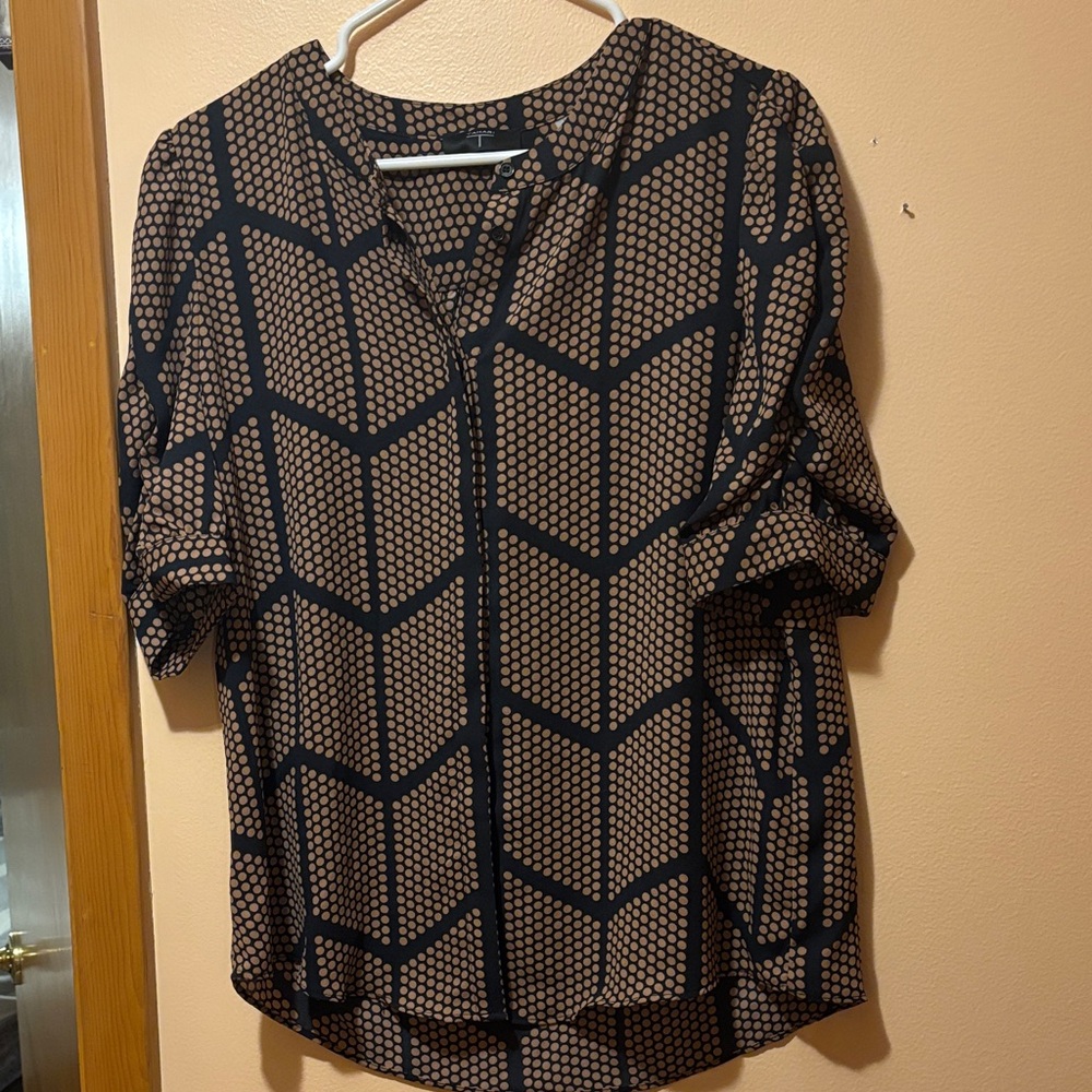 T Tahari Black and Tan Geometric Blouse
